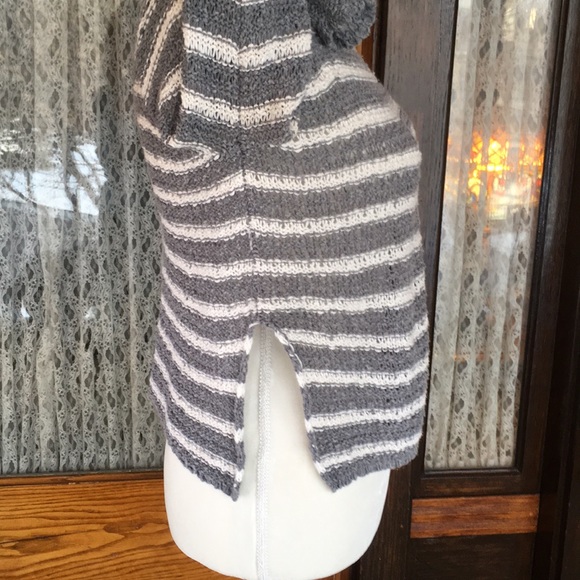 Hollister sweater gray white striped size Medium - Picture 8 of 8